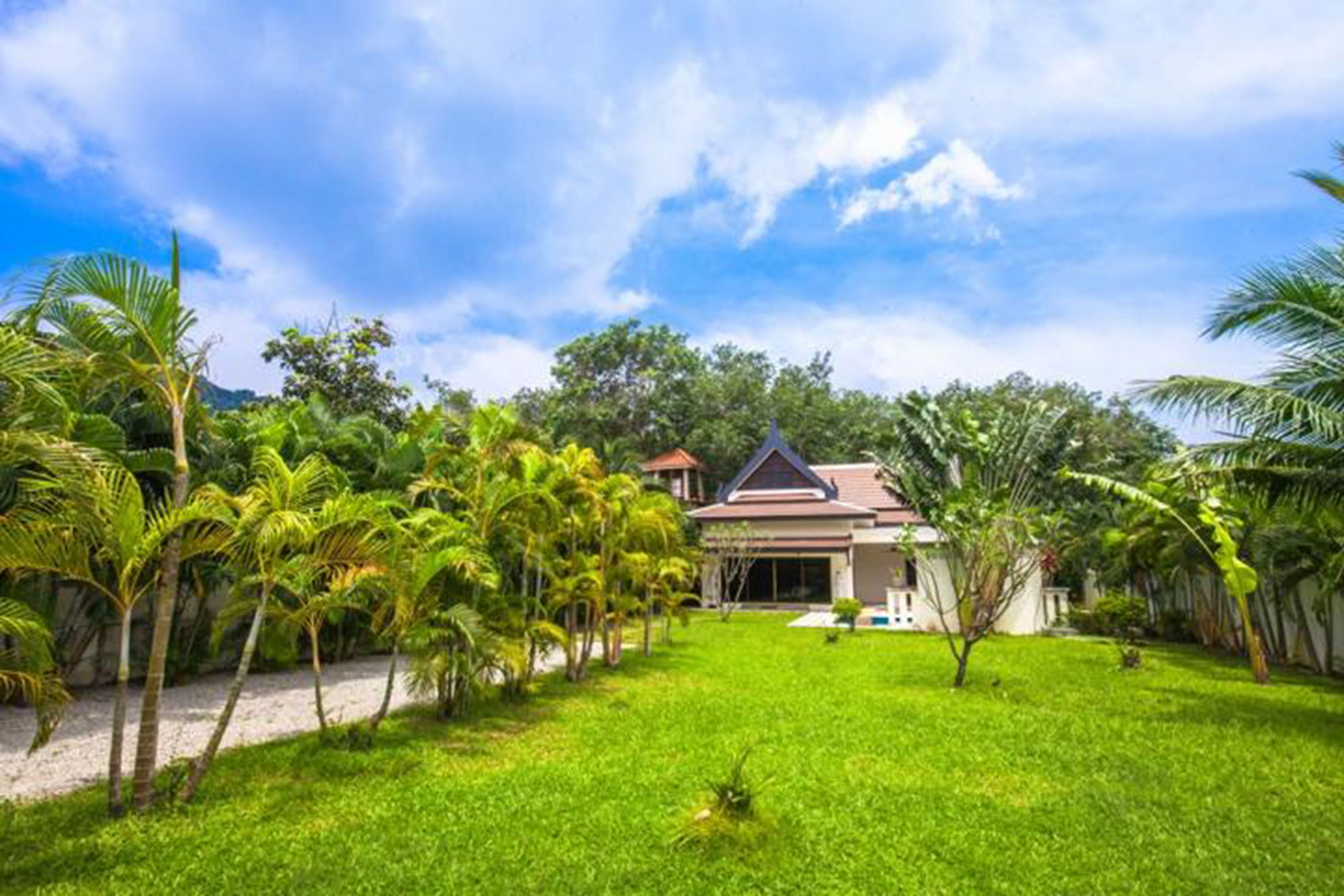 Champagne Villa by Jetta