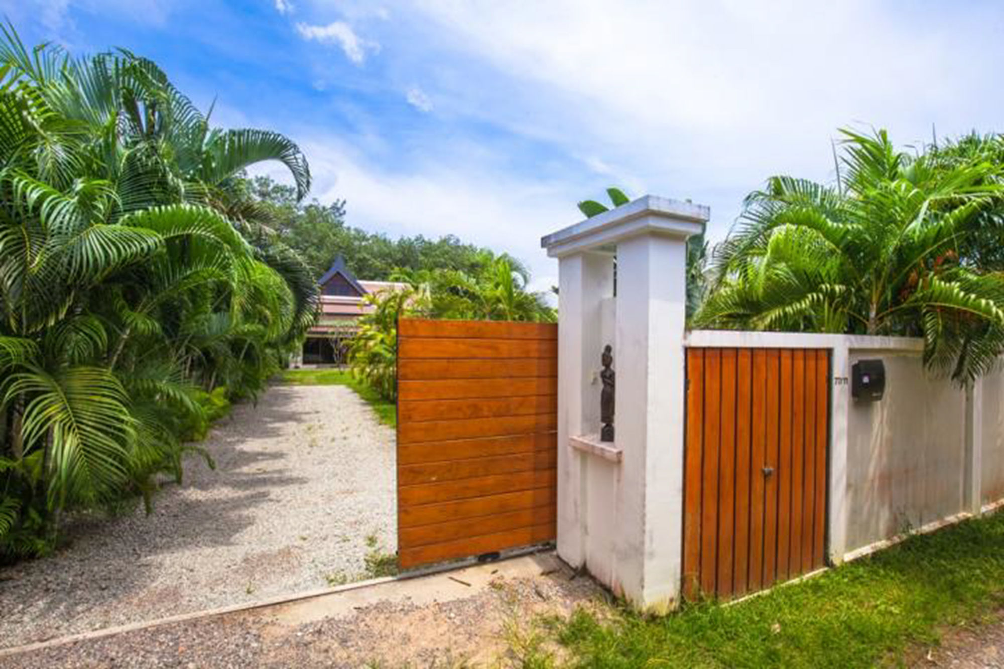 Champagne Villa by Jetta