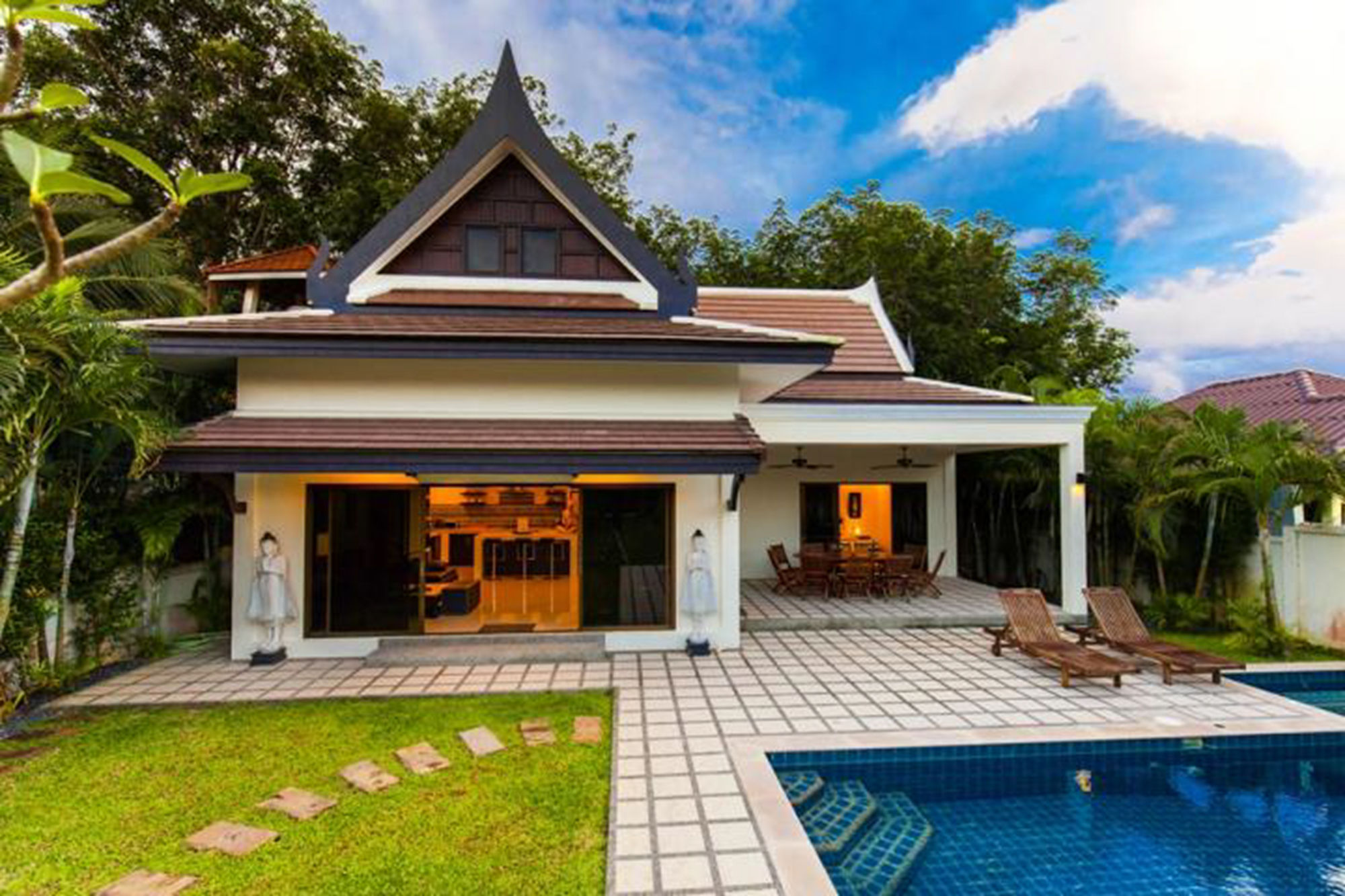Champagne Villa by Jetta