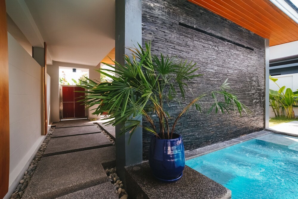 Crystal Villa by Rents In Phuket