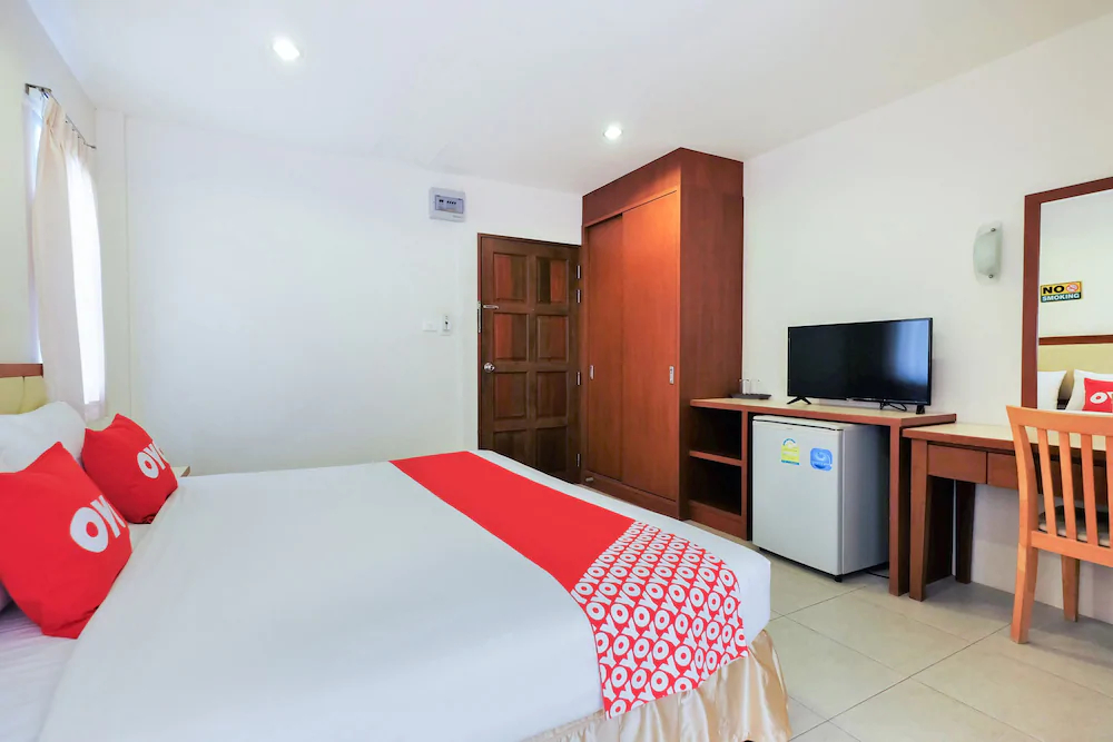Lake View Phuket Place by OYO Rooms