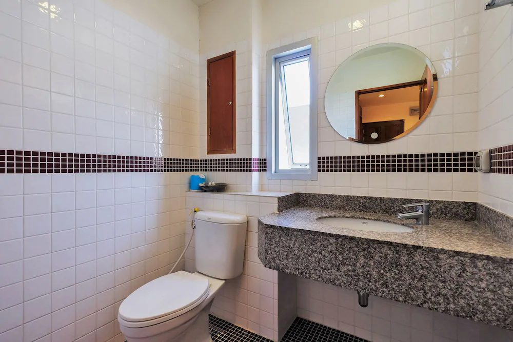 Lake View Phuket Place by OYO Rooms