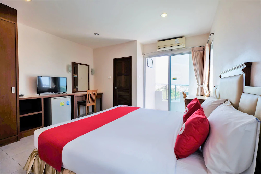 Lake View Phuket Place by OYO Rooms