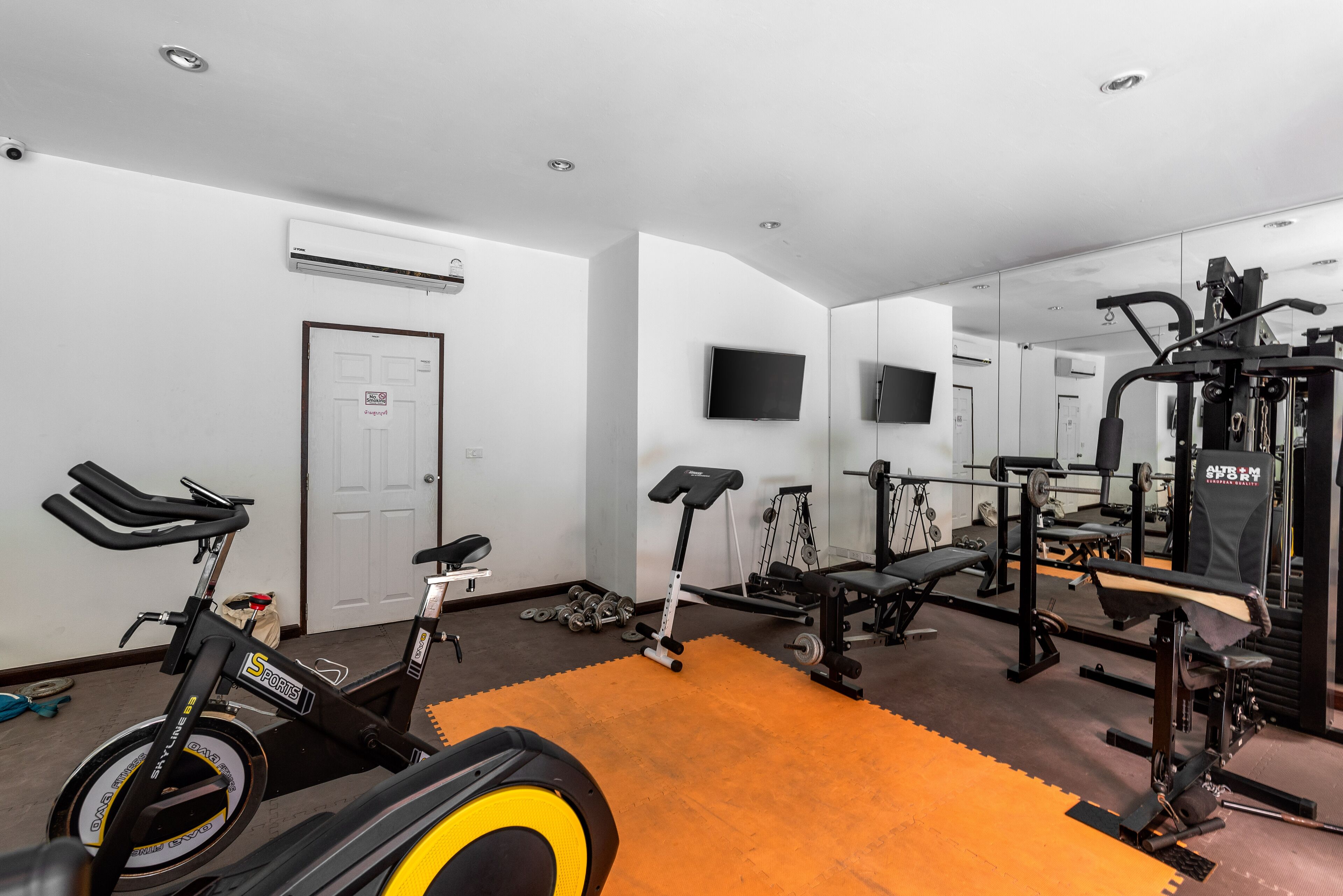 Naiharn Pearl Condo Hotel by Villacarte