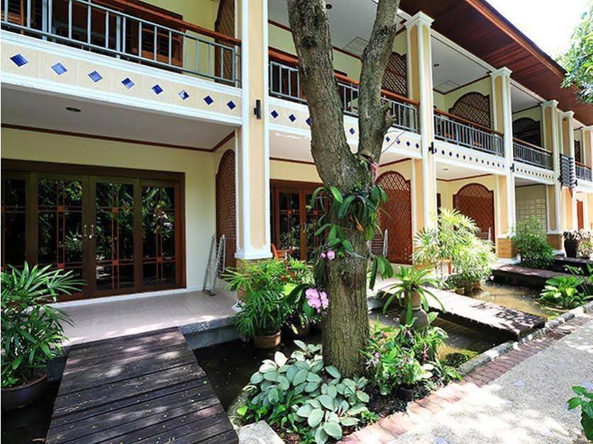 Meet Holiday Hotel