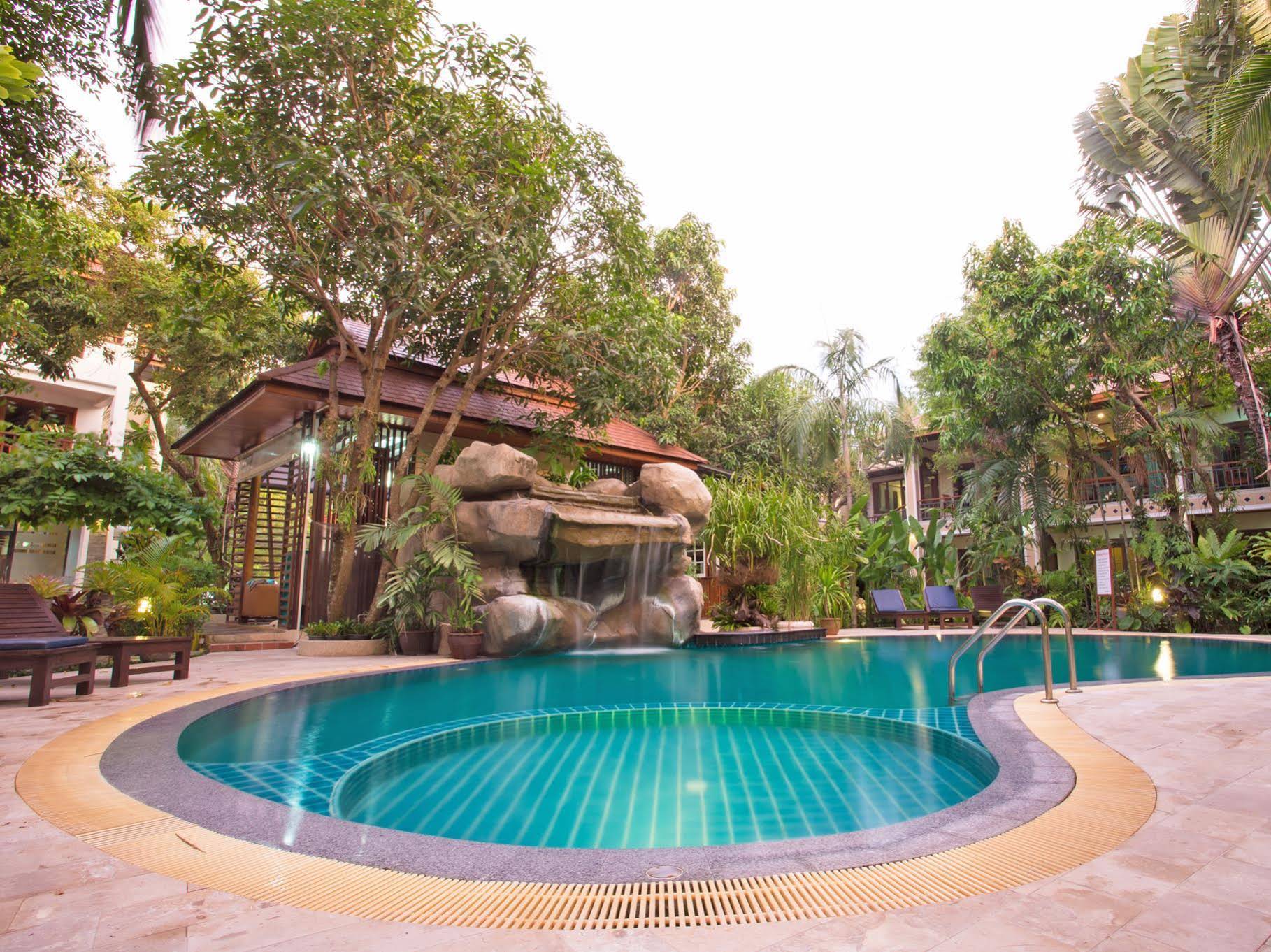 Meet Holiday Hotel