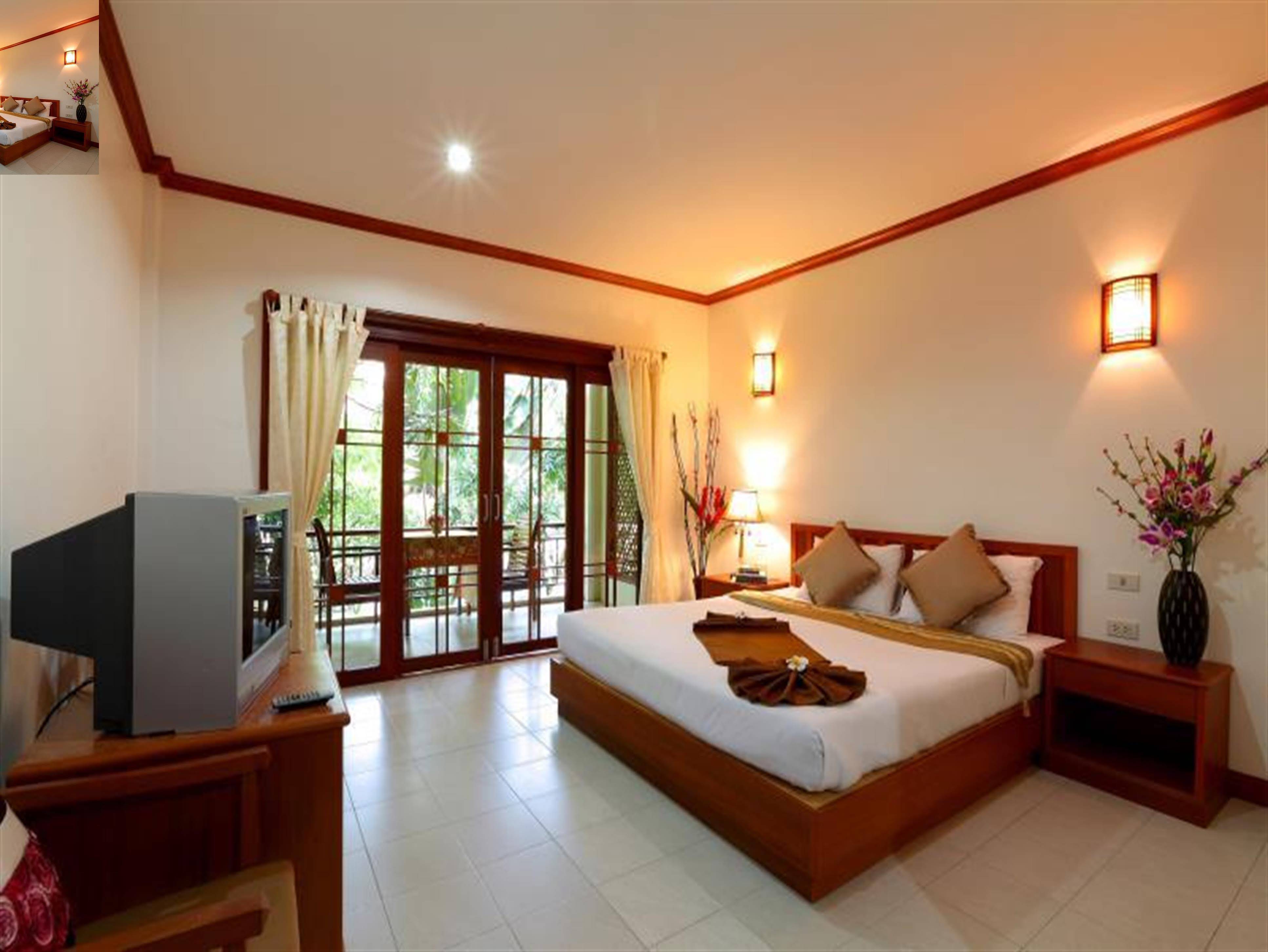 Meet Holiday Hotel