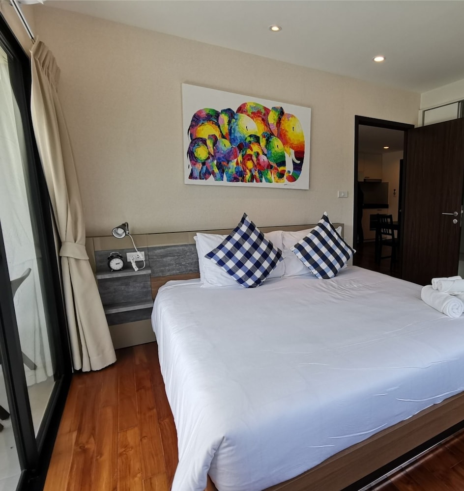 The Title - West Wing Apartments by Trips Phuket