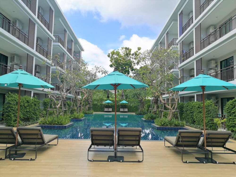 The Title - West Wing Apartments by Trips Phuket