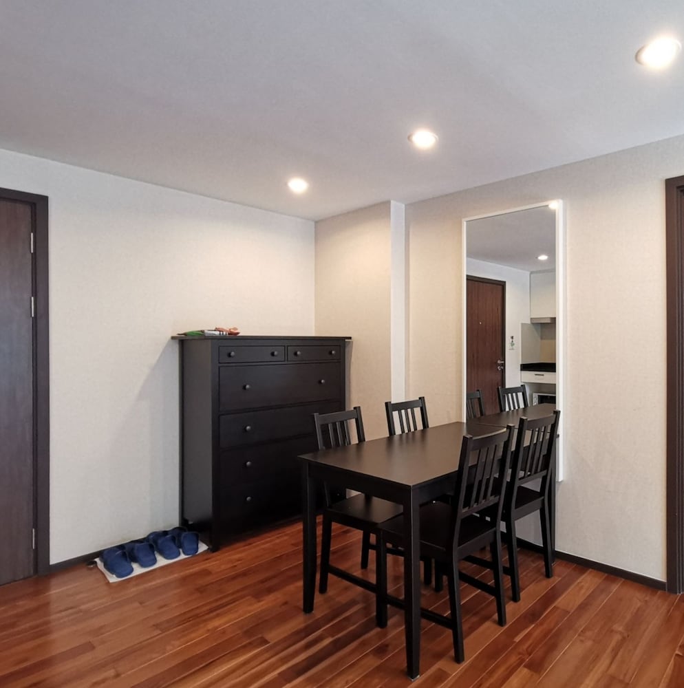The Title - West Wing Apartments by Trips Phuket