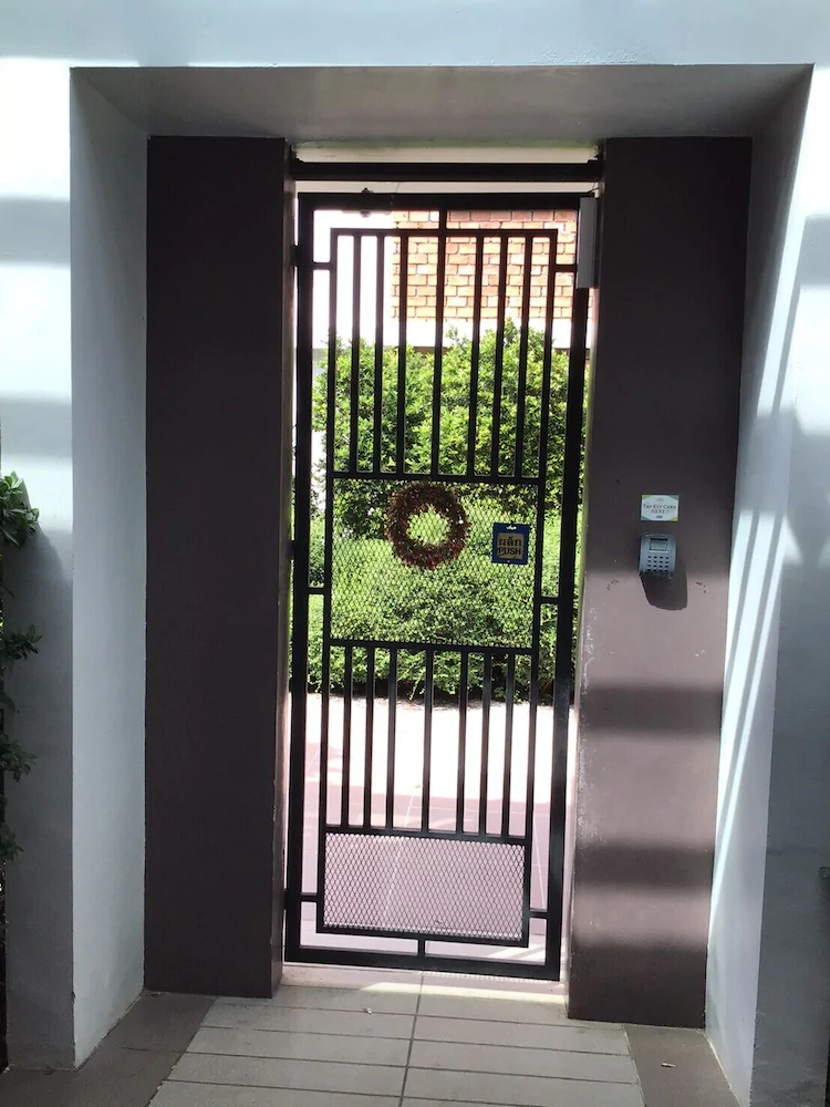 The Title - West Wing Apartments by Trips Phuket