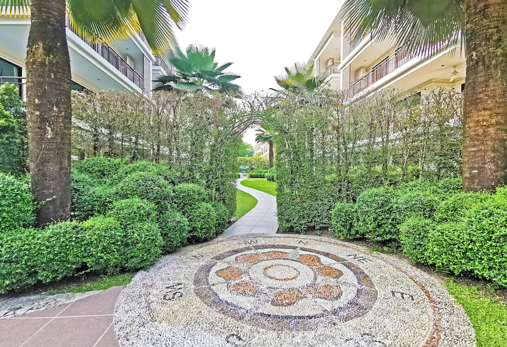 The Title - West Wing Apartments by Trips Phuket