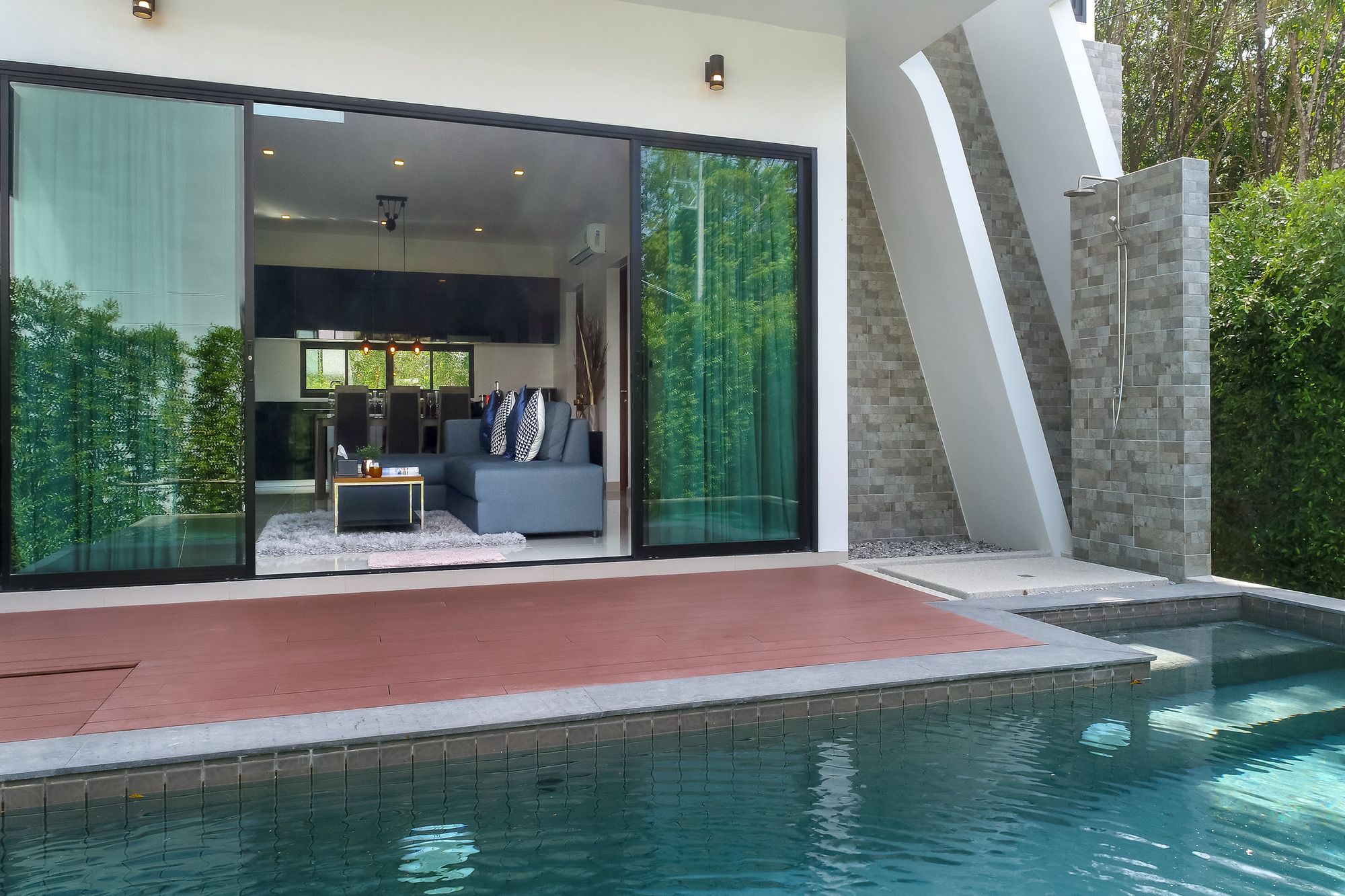 Utopia Naiharn Villa
