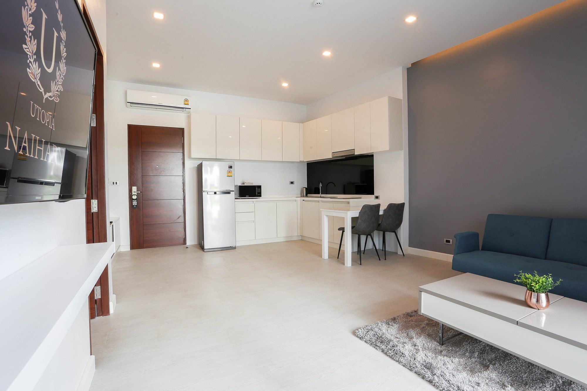 Utopia Naiharn Villa