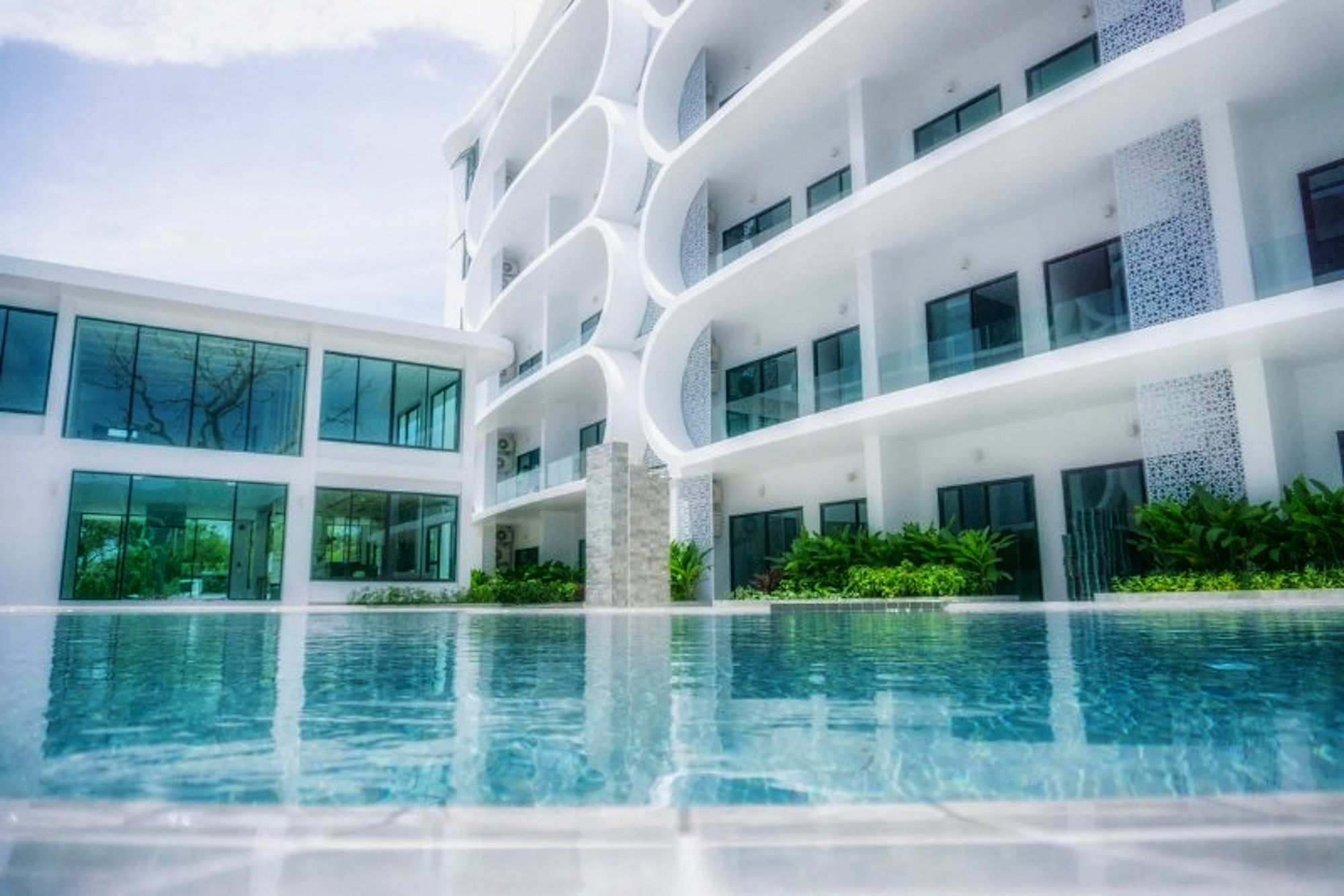 Utopia Naiharn Villa