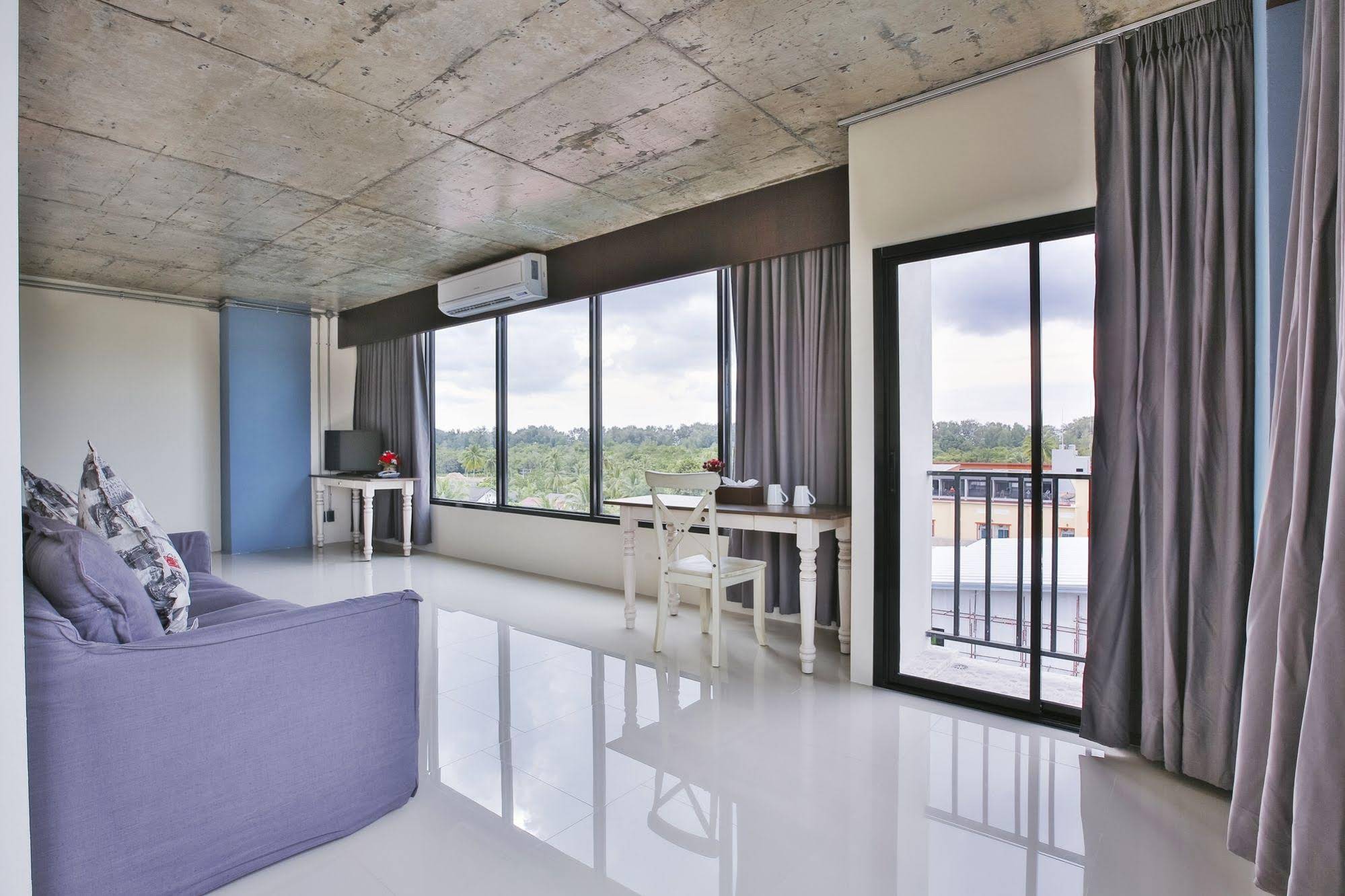 The Sixteenth Naiyang Beach Hotel