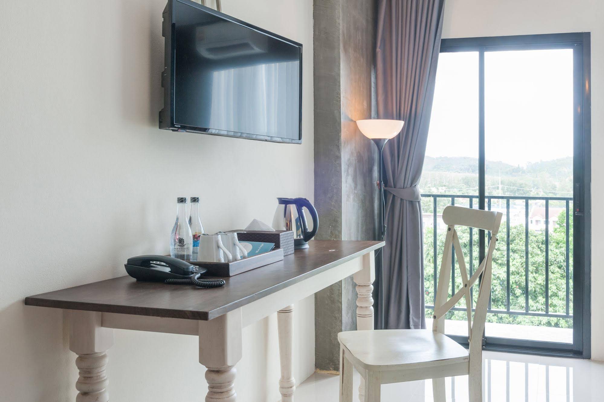 The Sixteenth Naiyang Beach Hotel