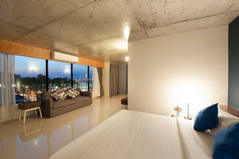 The Sixteenth Naiyang Beach Hotel