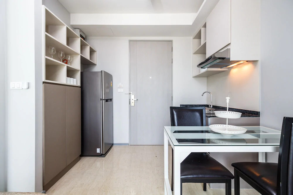 6 Avenue Surin by Lofty