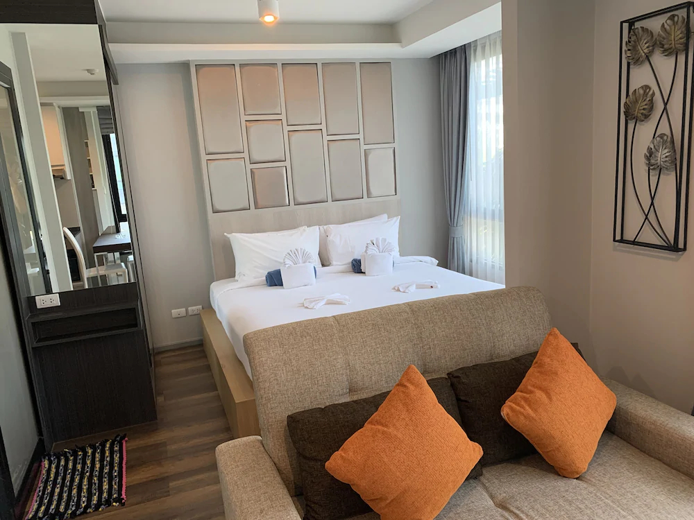 6 Avenue Surin by Lofty