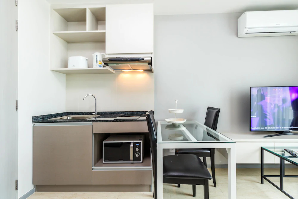 6 Avenue Surin by Lofty