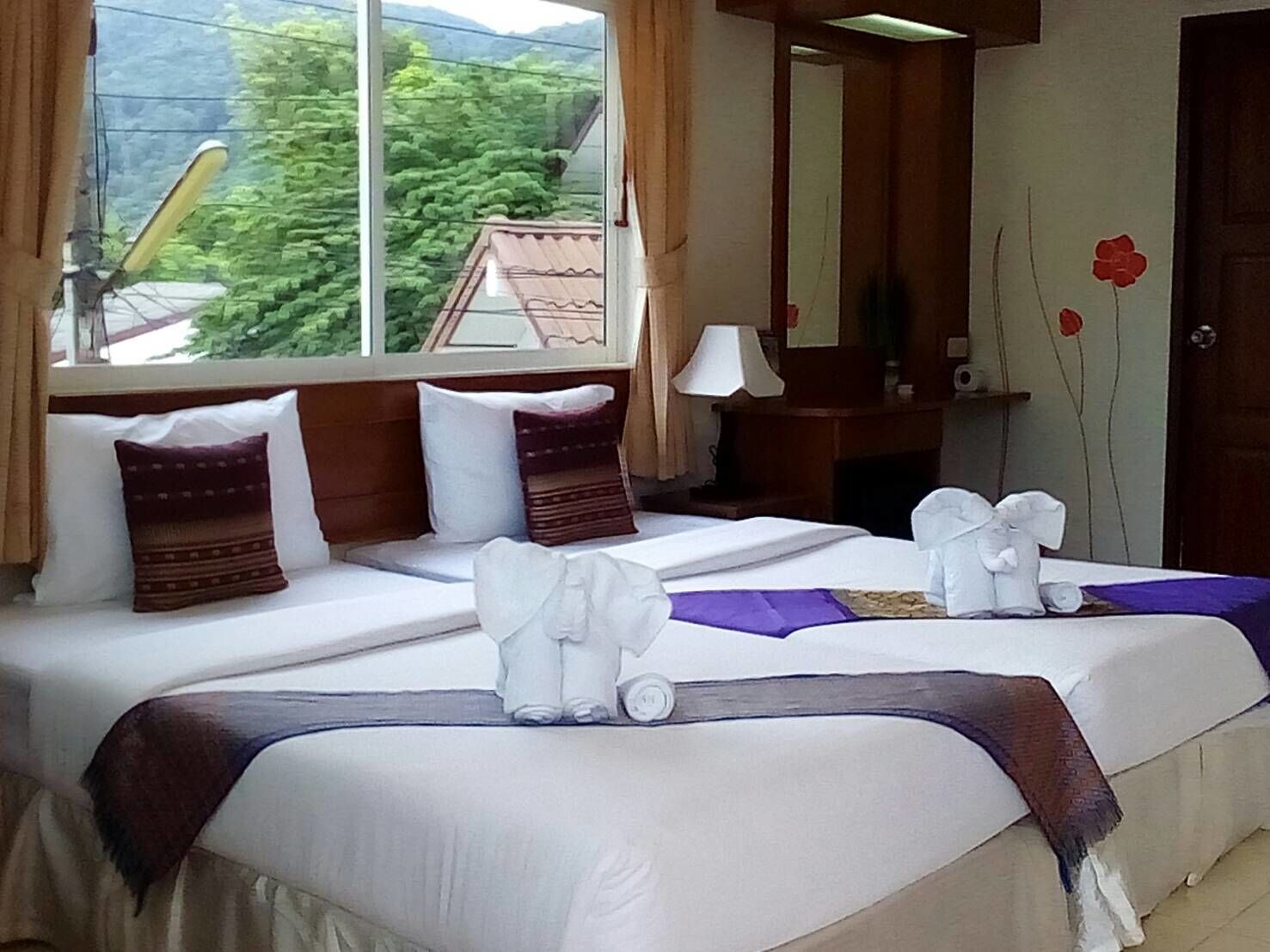 Baan Chayna Lounge Resort