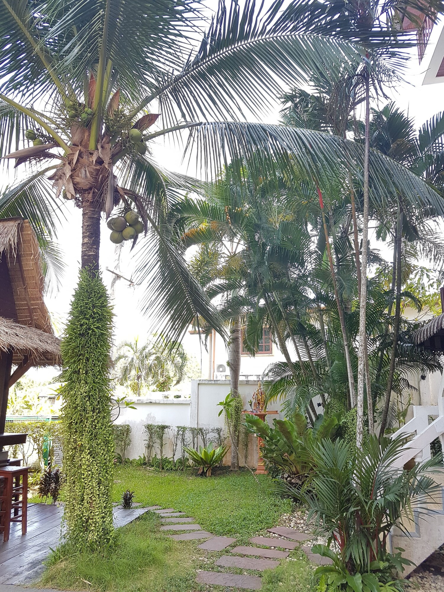 Baan Chayna Lounge Resort