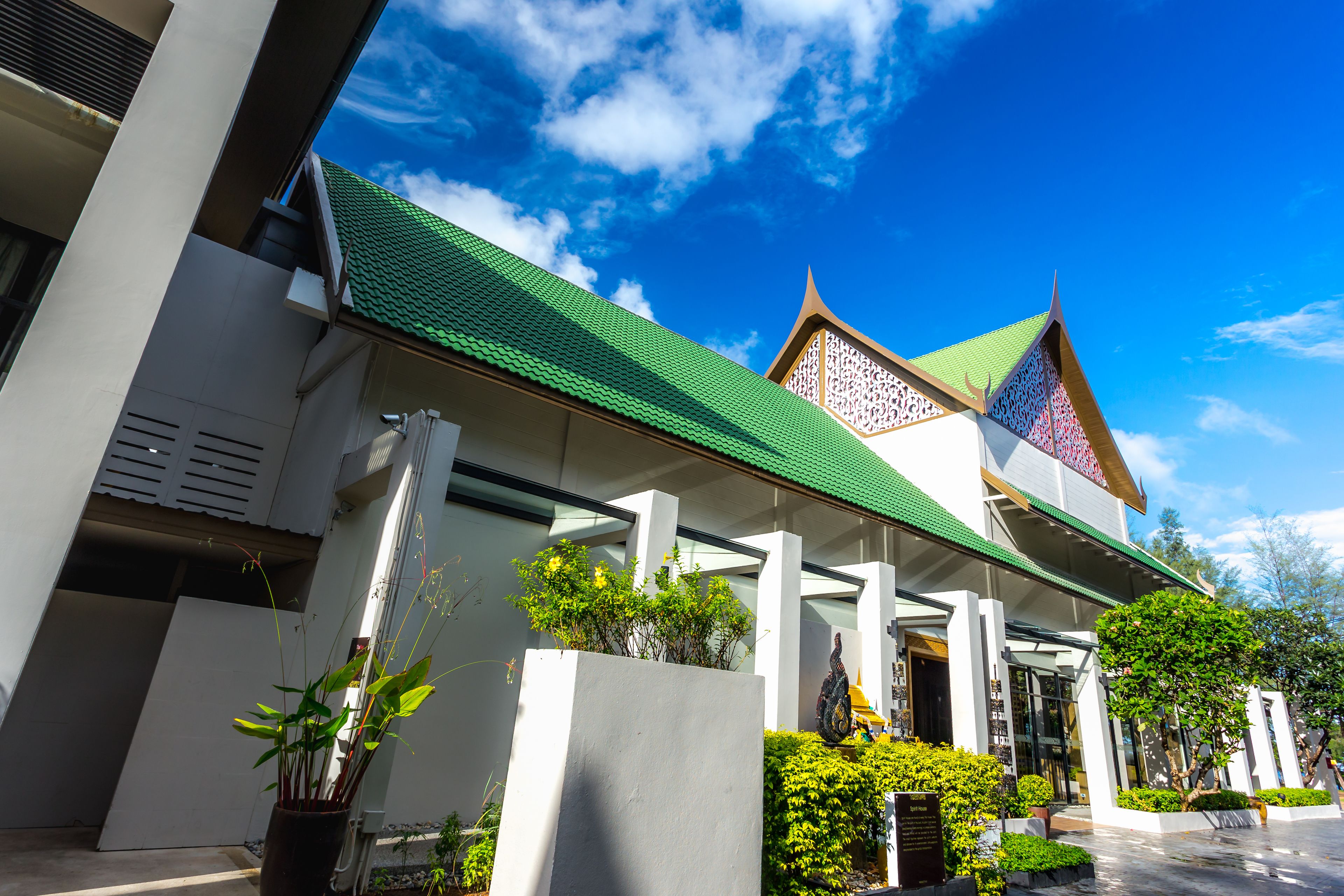 Sabai Resort by MANATHAI Surin