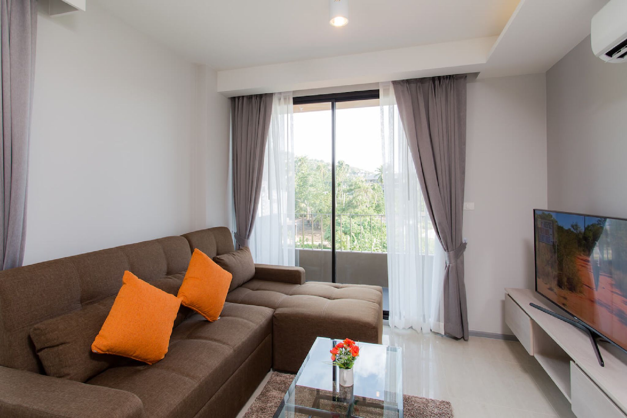 6Th Avenue Surin Beach