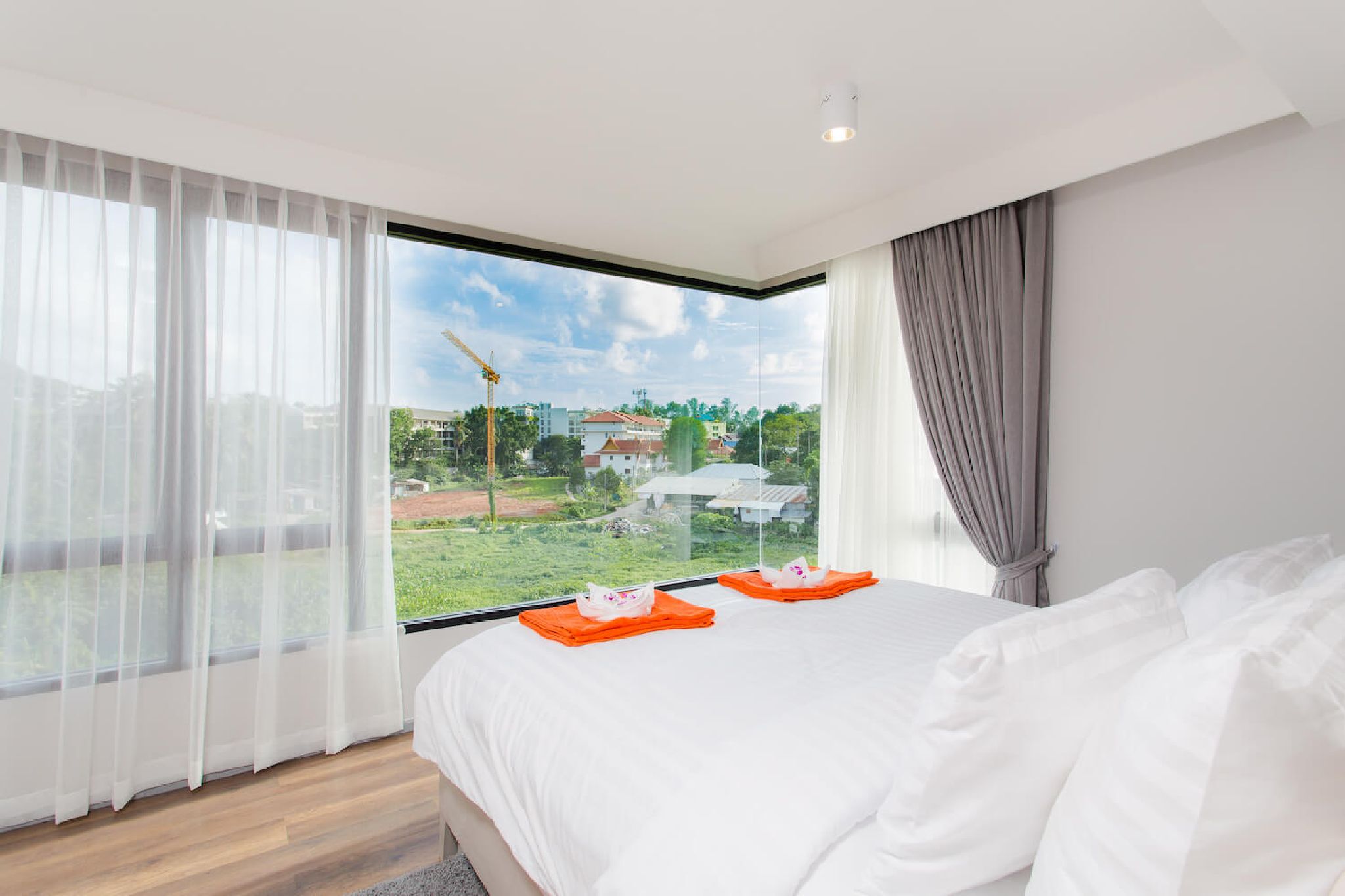 6Th Avenue Surin Beach