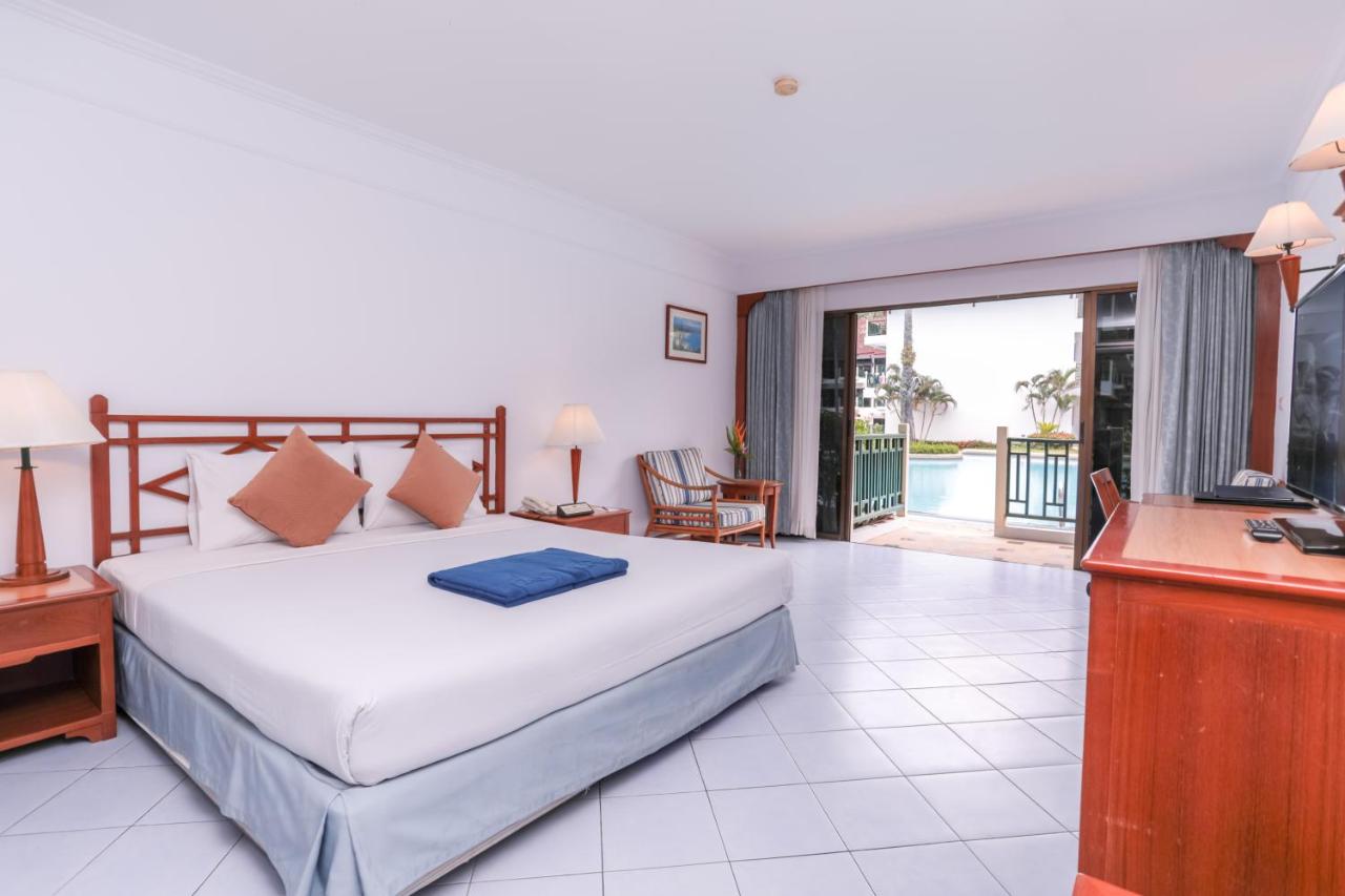 Amora Beach Resort Phuket
