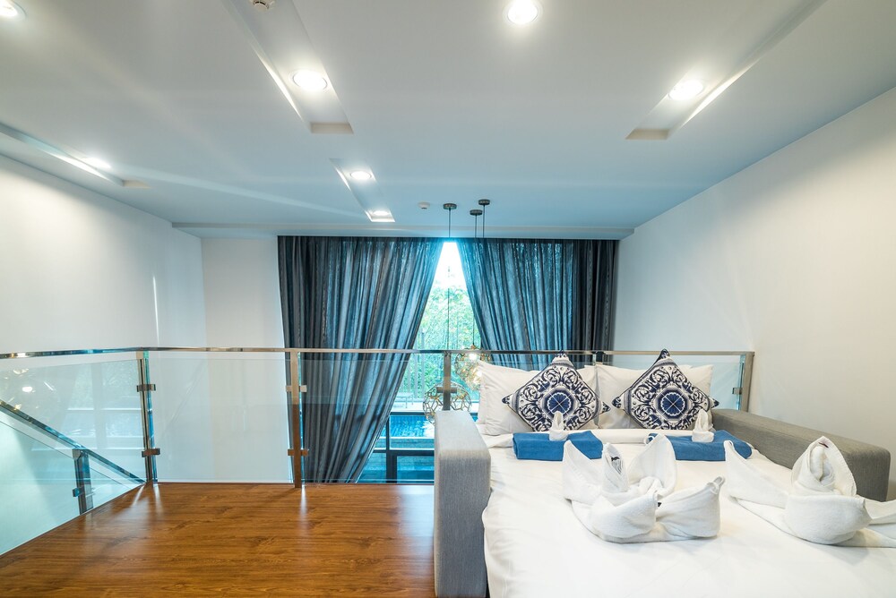 Aristo Surin by Lofty