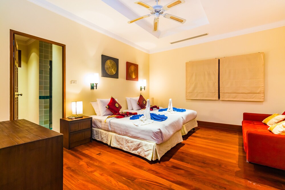 Lakewood Hills Villa by Lofty