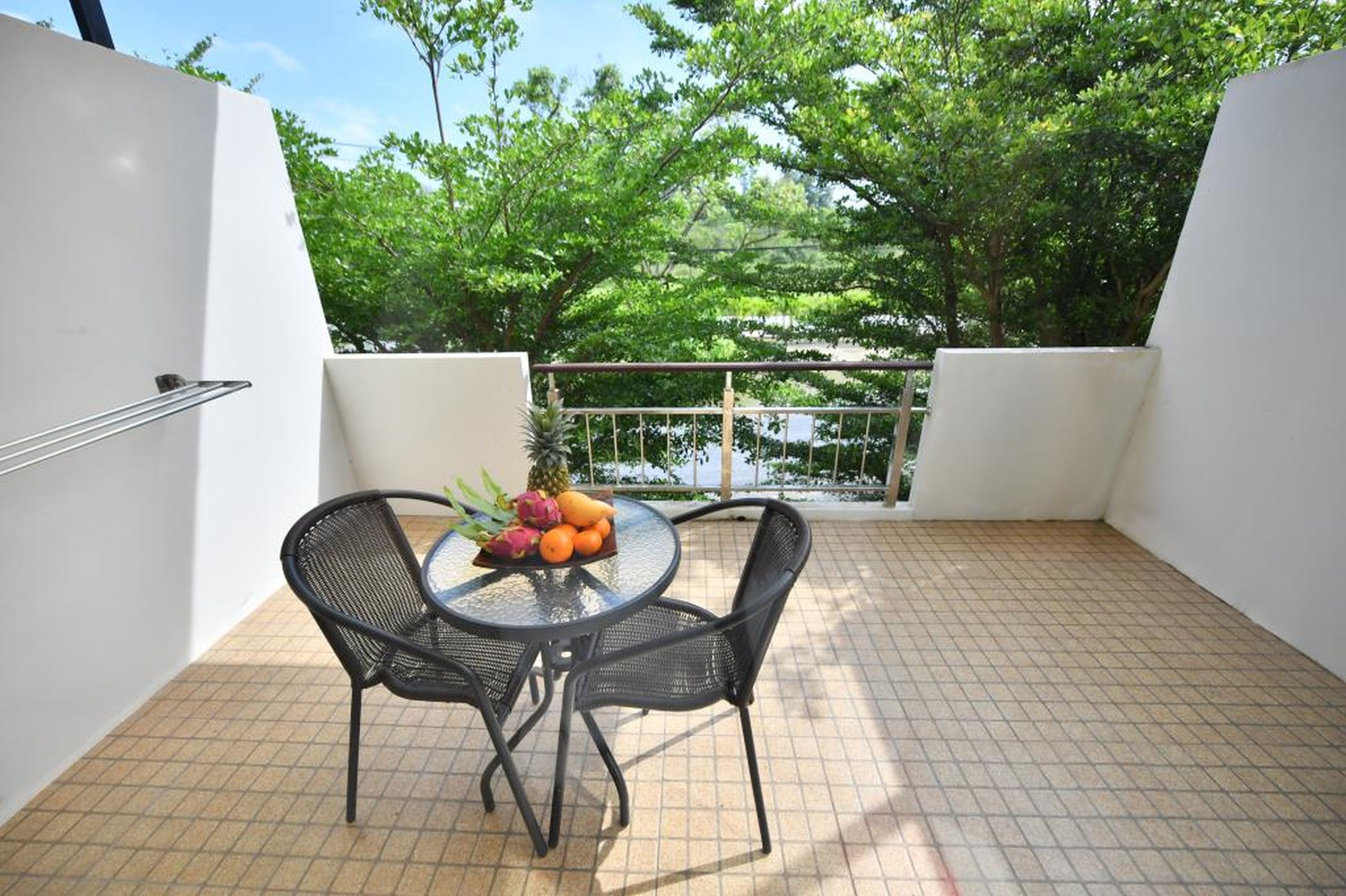 The Touch Green, Naiyang