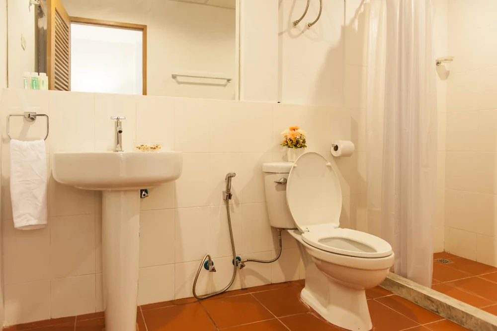 Chaofa West On The Pond