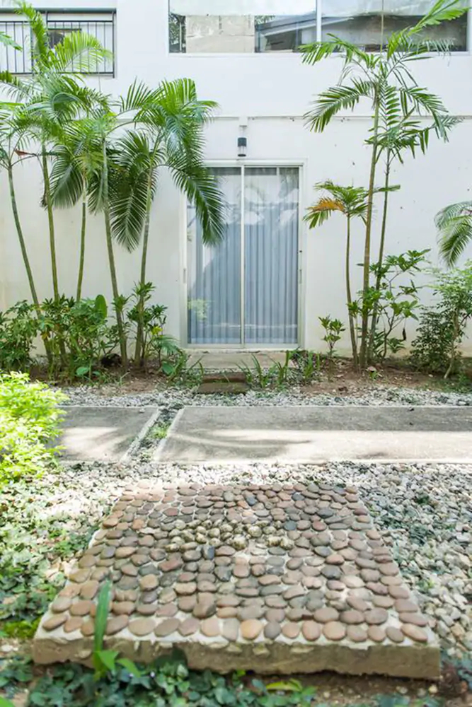 Chaofa West On The Pond