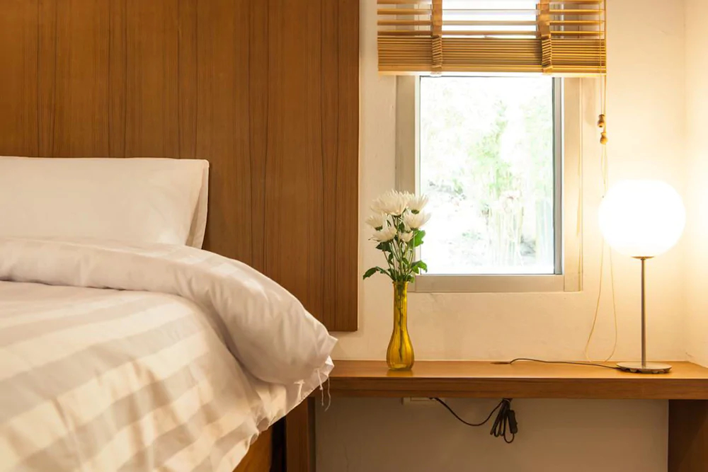 Chaofa West On The Pond