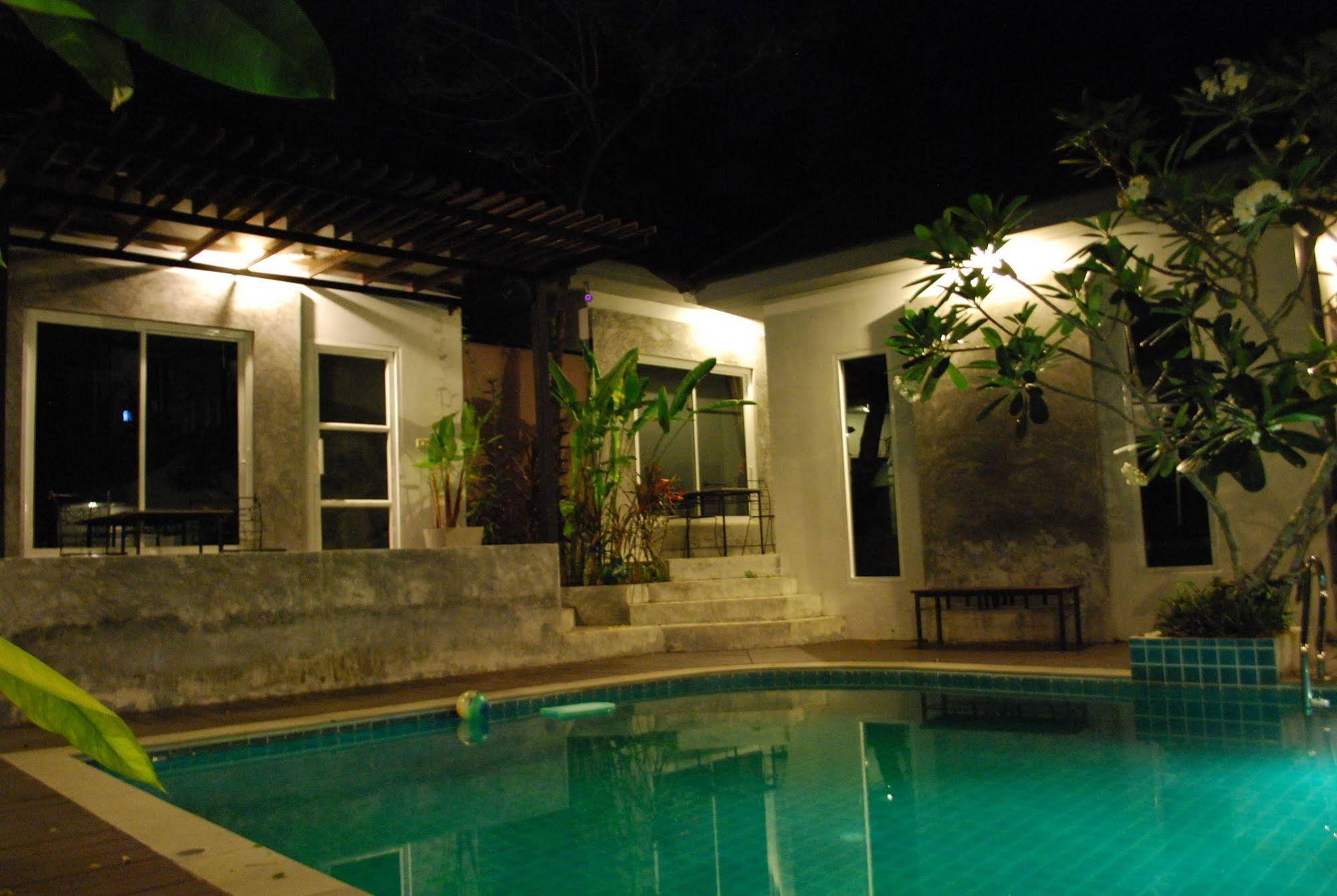 Laila Pool Village