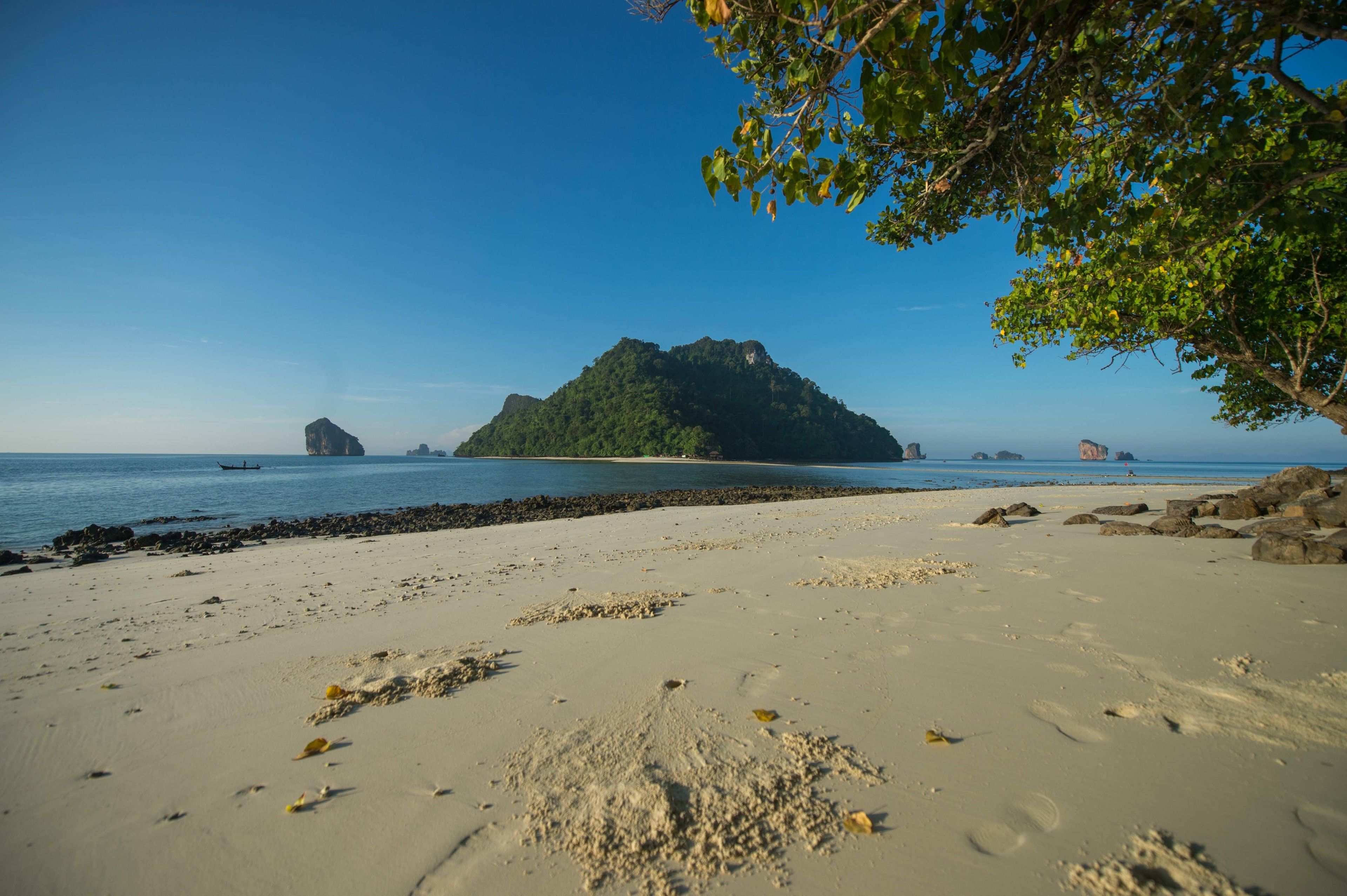 Maneetel Krabi Beachfront