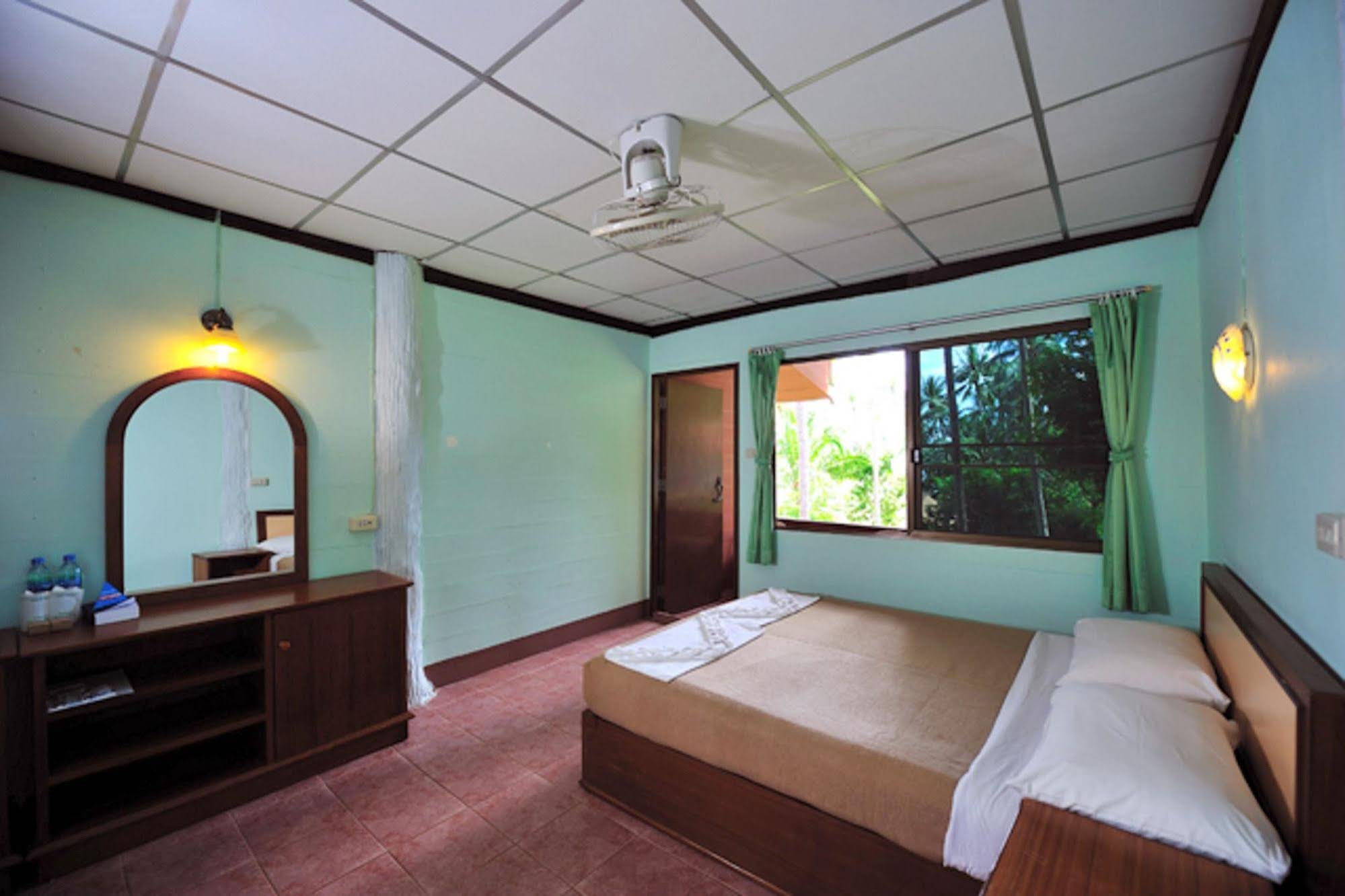 Koh Ngai Resort