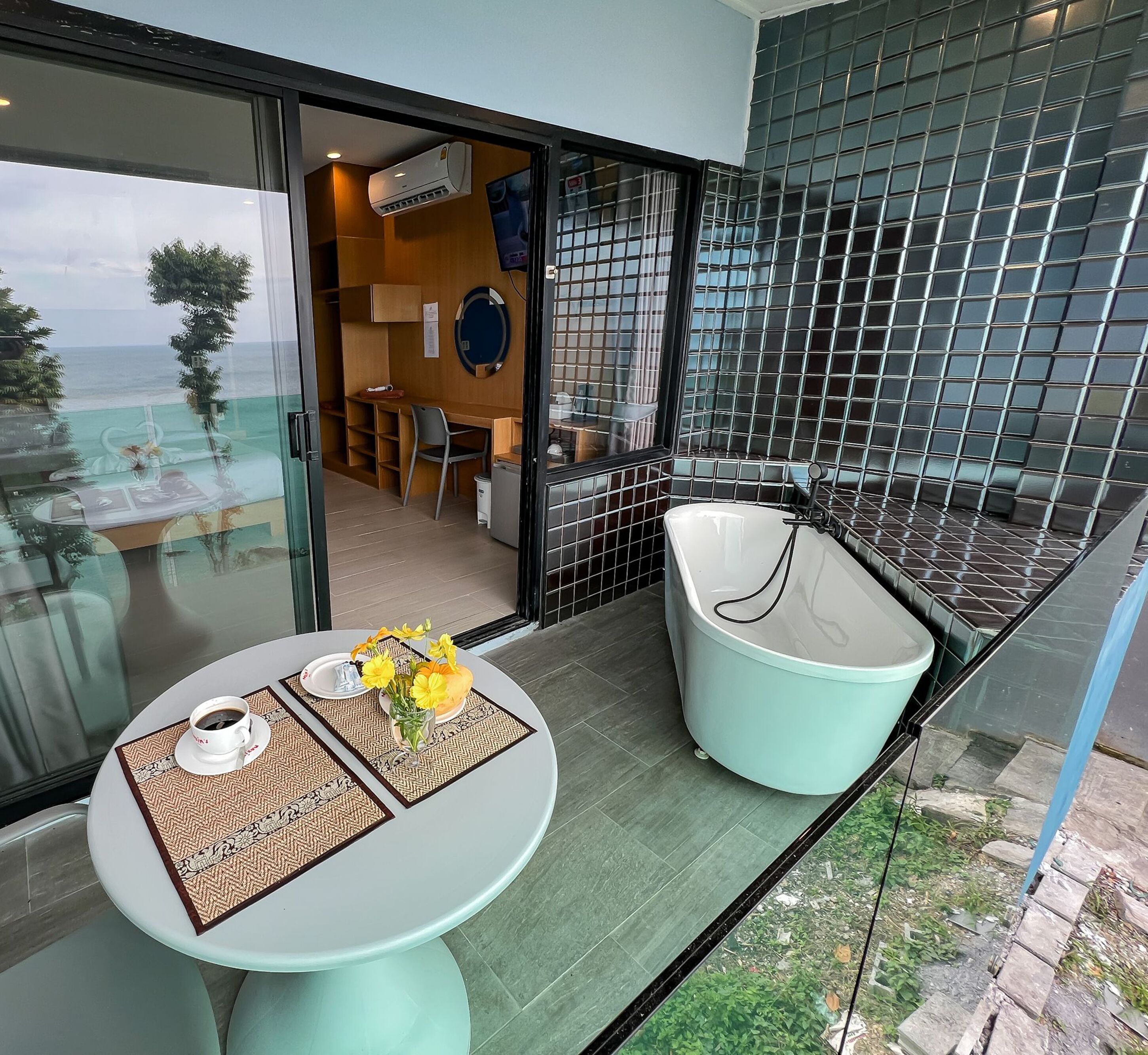 Cliff Lanta Suite