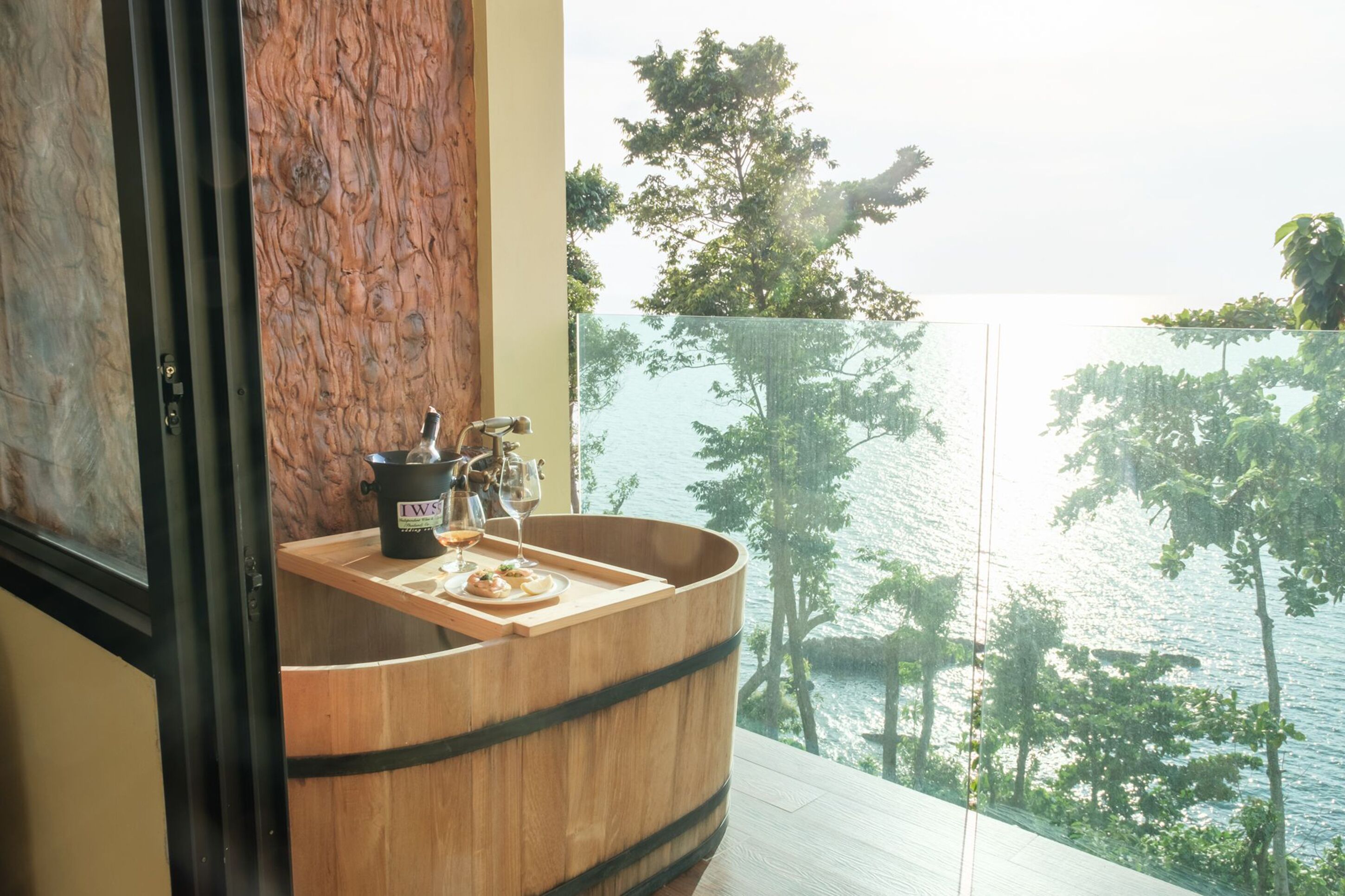 Cliff Lanta Suite