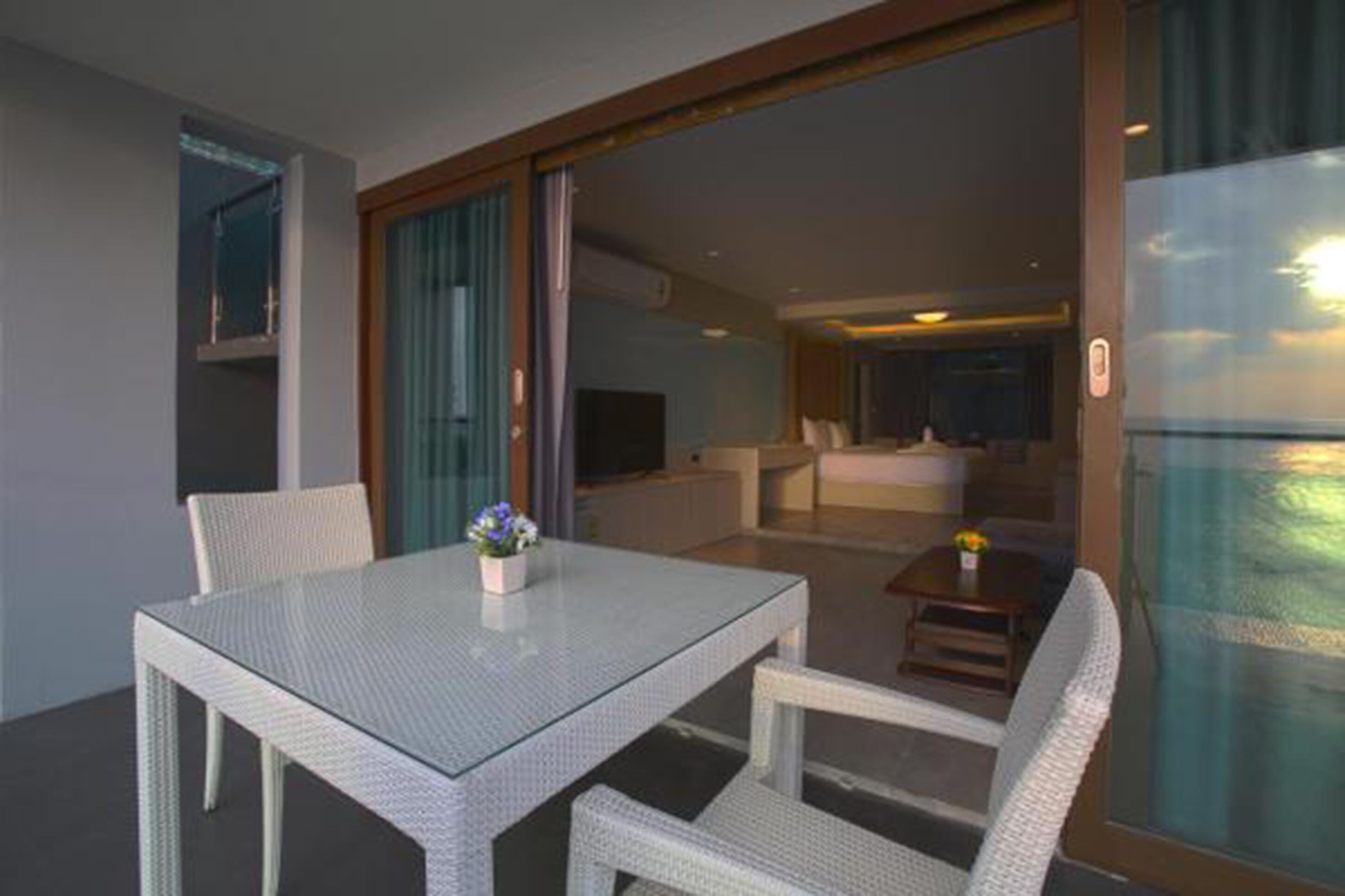 Cliff Lanta Suite