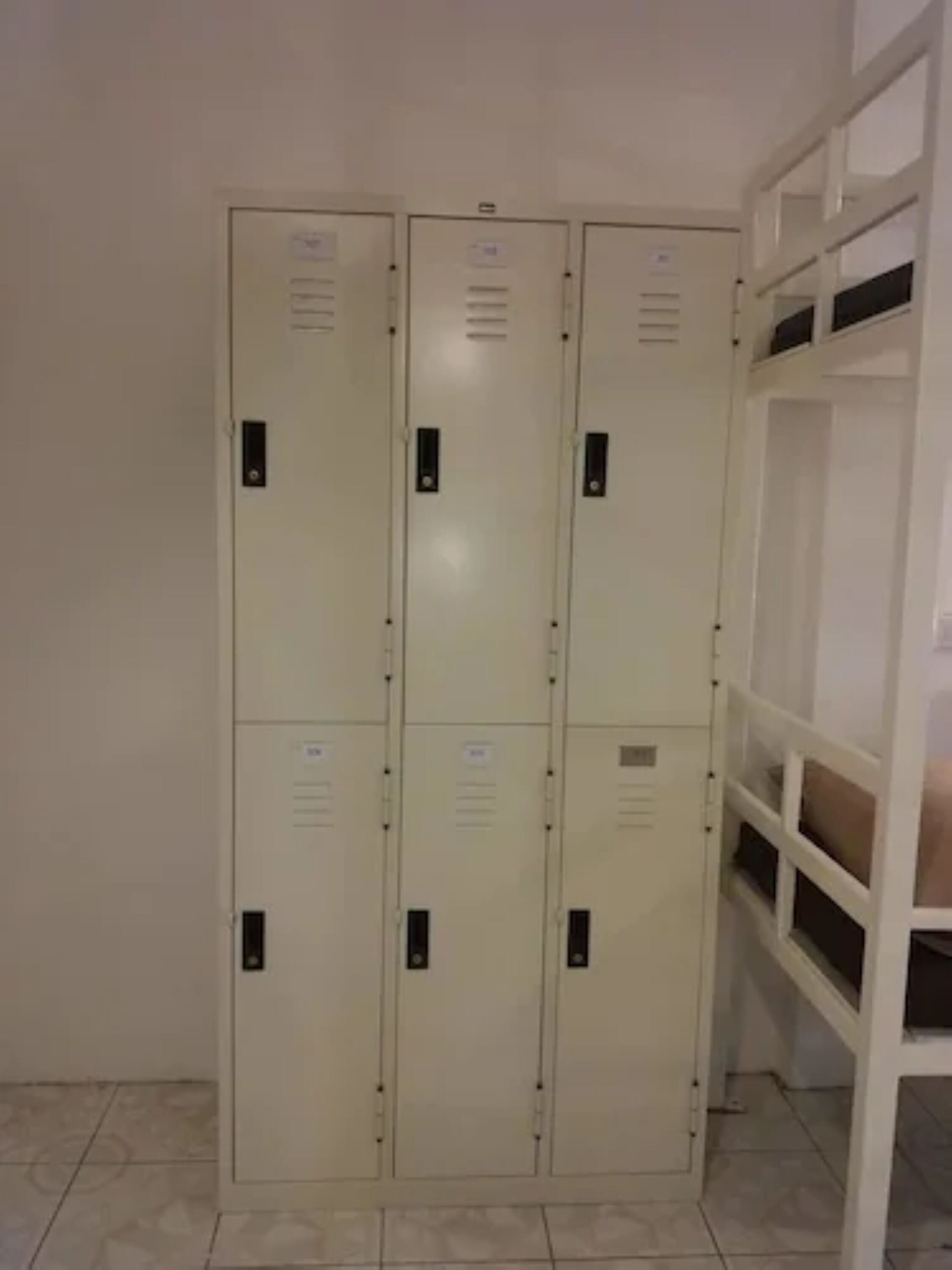 8 Sleeper Street Hostel