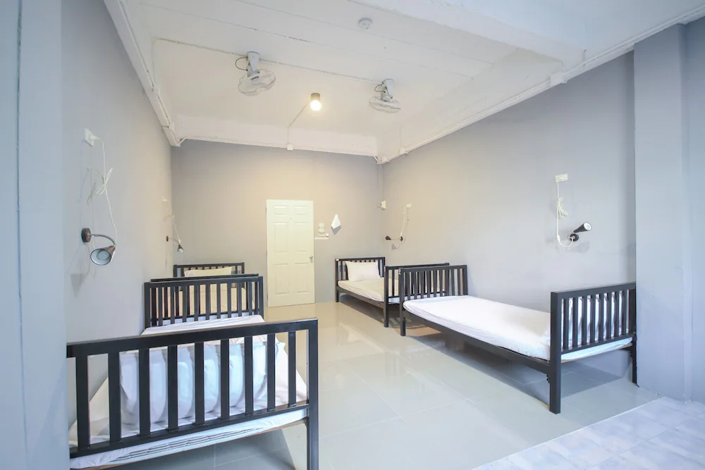 The Moment Hostel by OYO Rooms