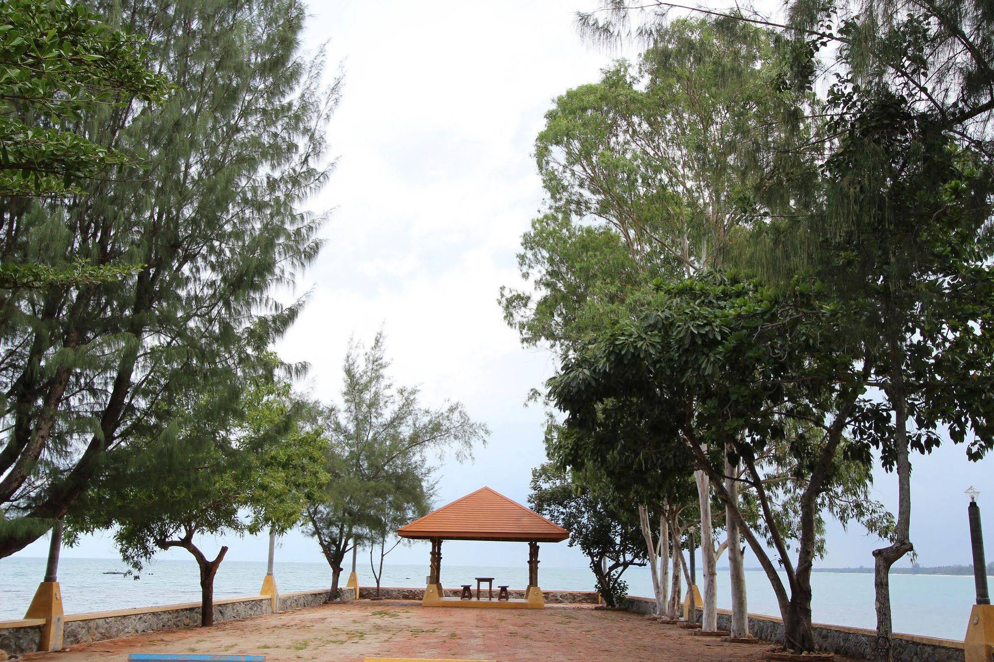 Issara Beach Resort