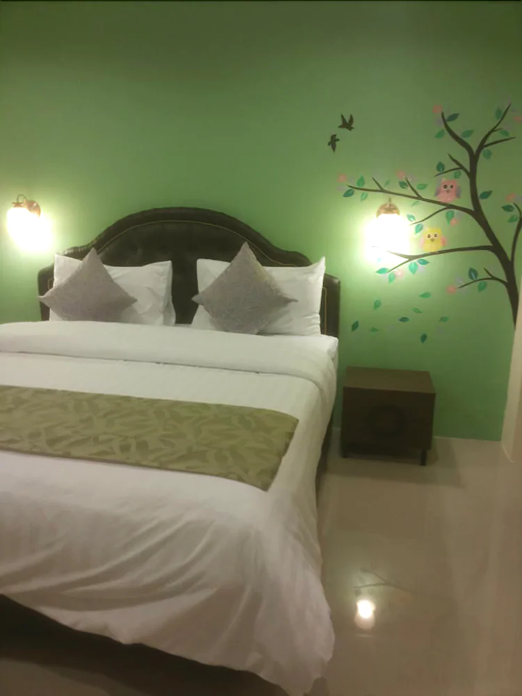 Petch Ranong At Town