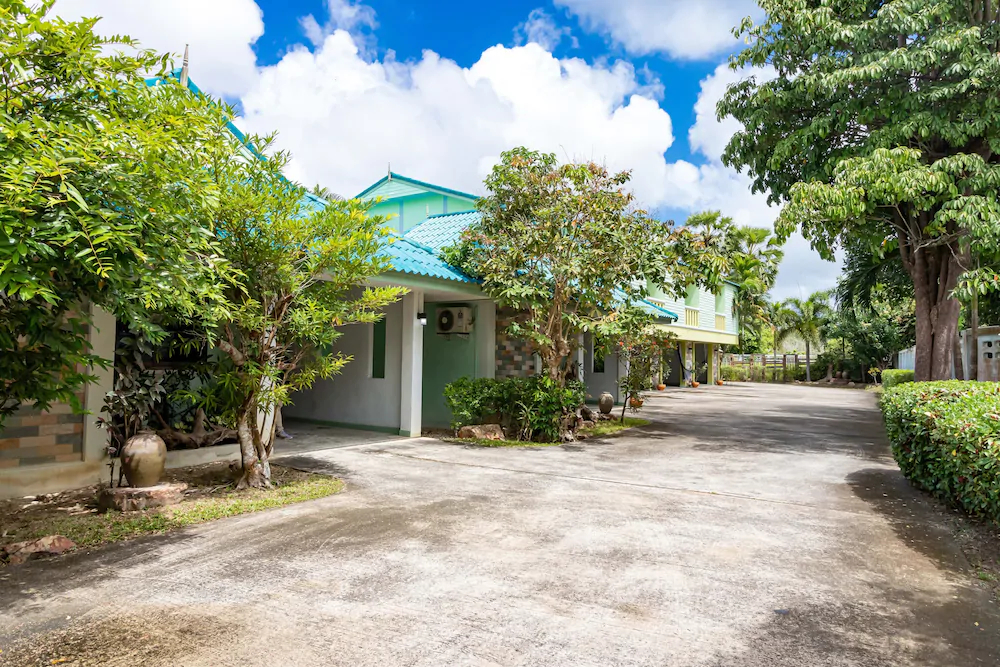 Khum Suk Resort
