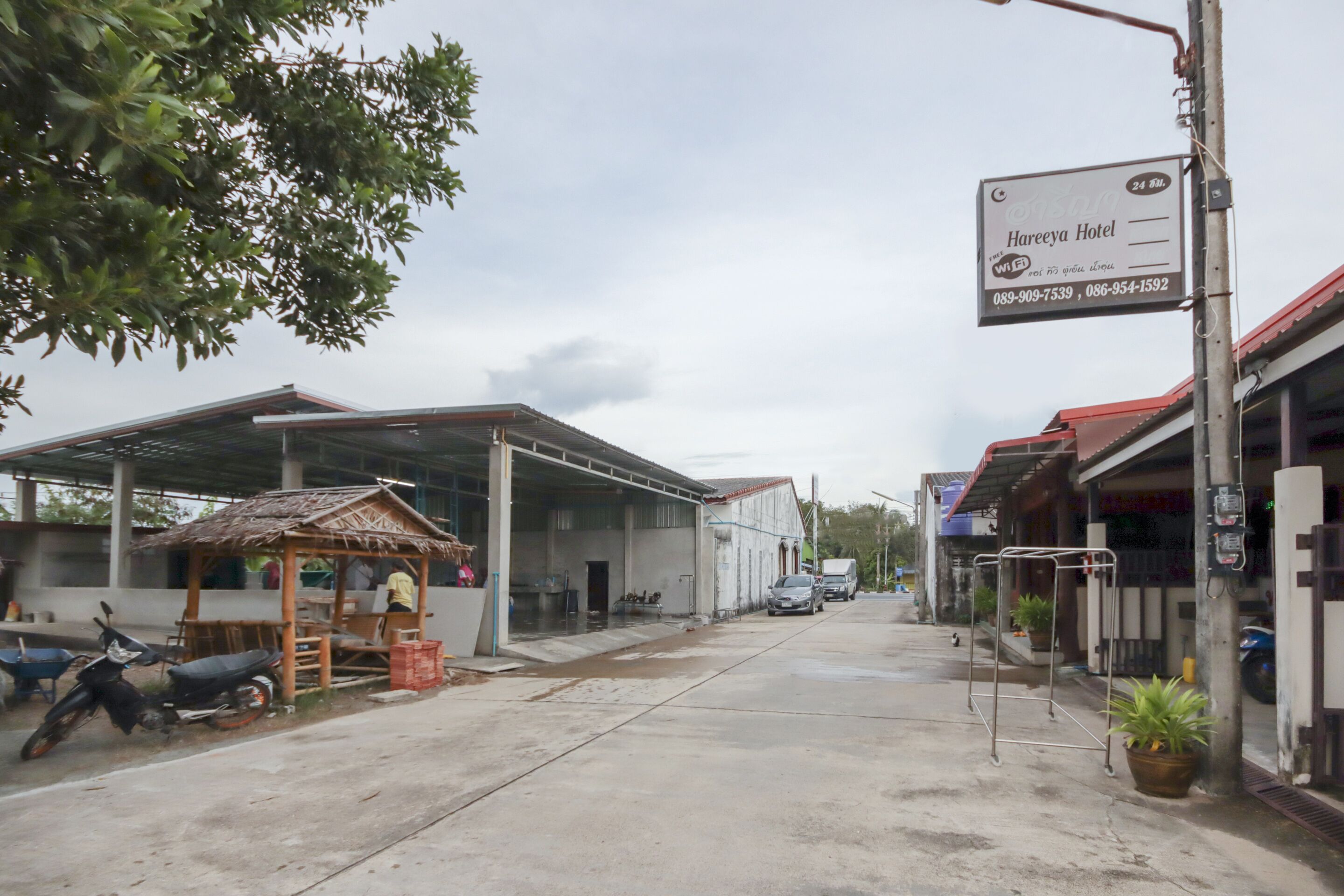 OYO 75331 Hareeya Hotel