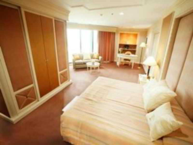 Thumrin Thana Hotel